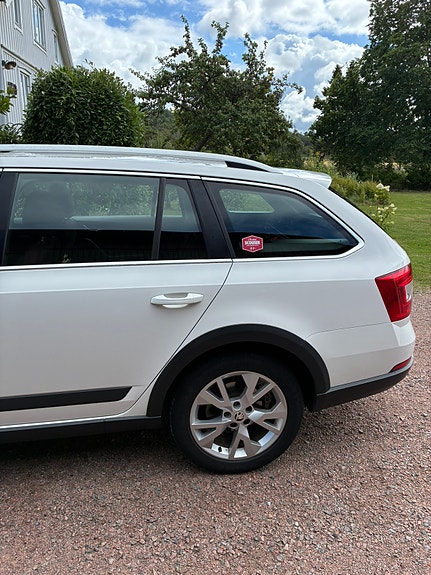 Skoda Octavia Scout 7 of 14
