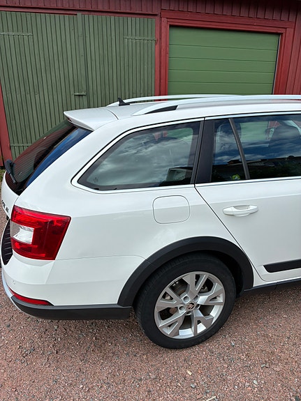 Skoda Octavia Scout 8 of 14