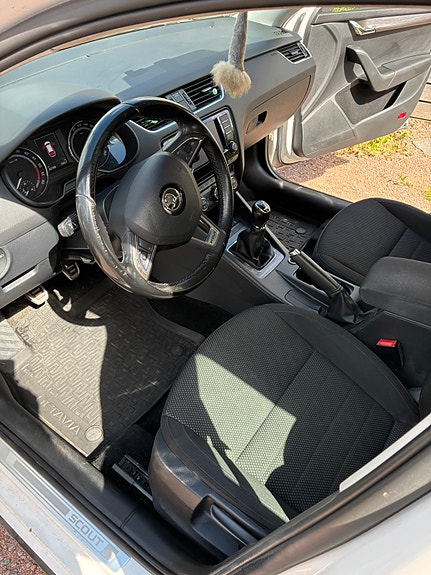 Skoda Octavia Scout 13 of 14