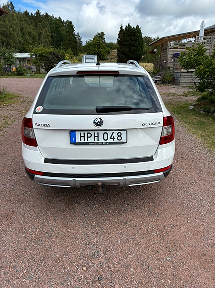 Skoda Octavia Scout 4 of 14