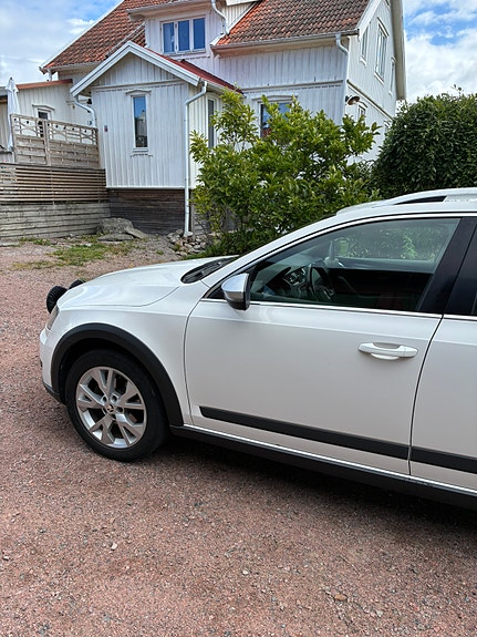 Skoda Octavia Scout 6 of 14