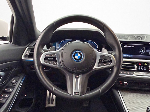BMW 330e 12 of 30