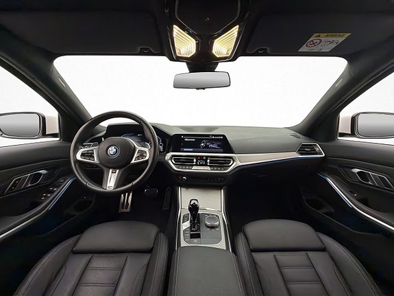 BMW 330e 11 of 30
