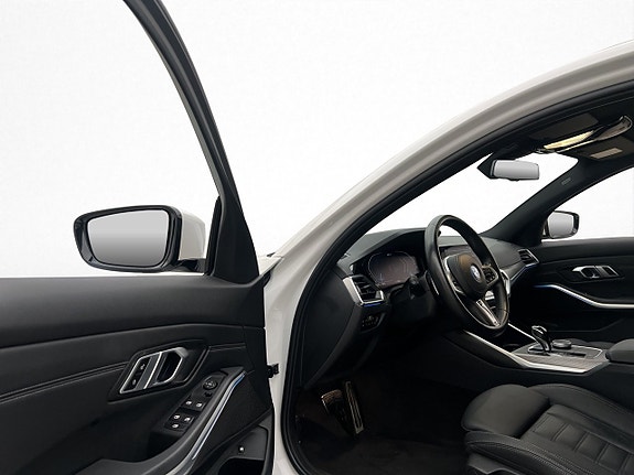 BMW 330e 15 of 30