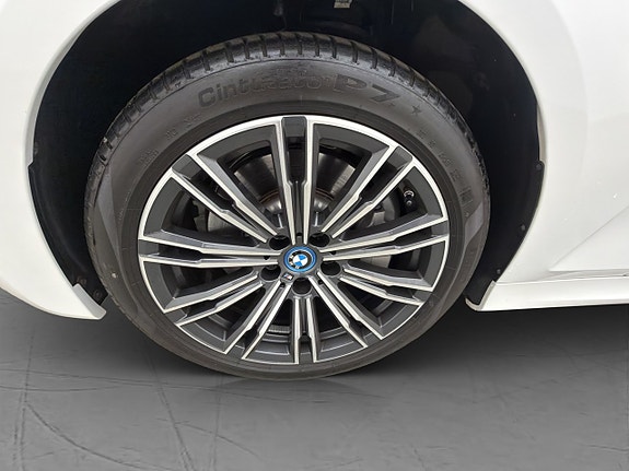 BMW 330e 30 of 30