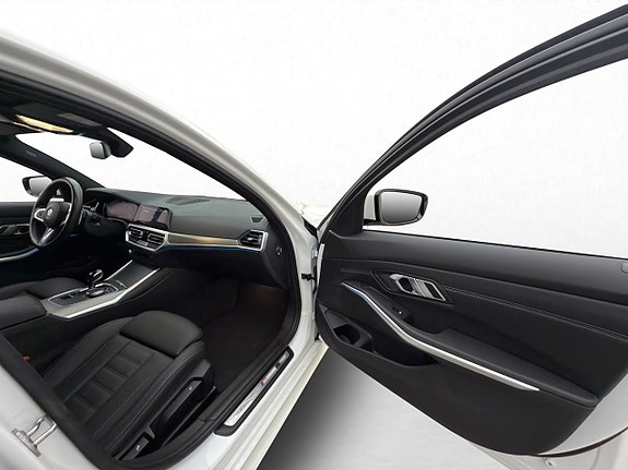 BMW 330e 9 of 30