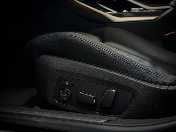 BMW 330e 21 of 30