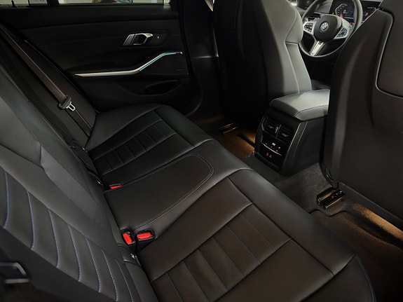 BMW 330e 29 of 30