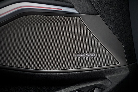 BMW 330e 25 of 30