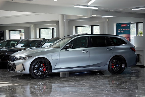 BMW 330e 4 of 30