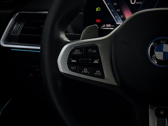 BMW 330e 30 of 30