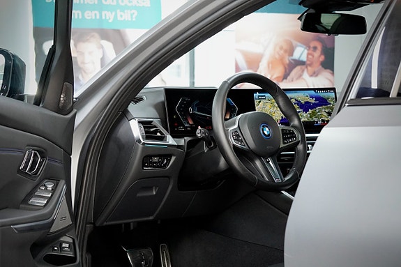 BMW 330e 18 of 30