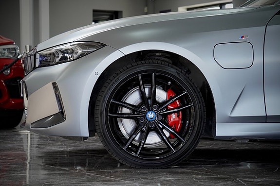 BMW 330e 8 of 30