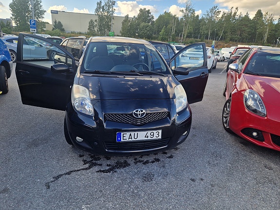 Toyota Yaris 7 of 7