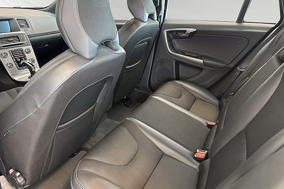 Volvo V60 8 of 23