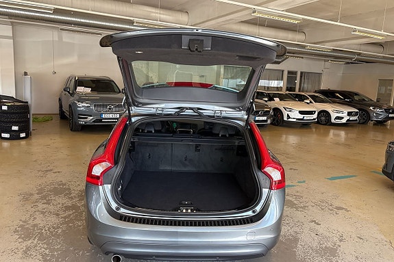 Volvo V60 13 of 23