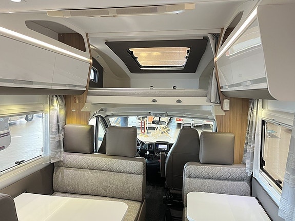 Adria CORAL XL 670 DK (Aut 150hk+Solcell+4 400kg+7 bält+Inverter) 12 of 29