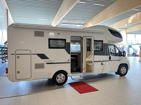 Adria CORAL XL 670 DK (Aut 150hk+Solcell+4 400kg+7 bält+Inverter) 4 of 29
