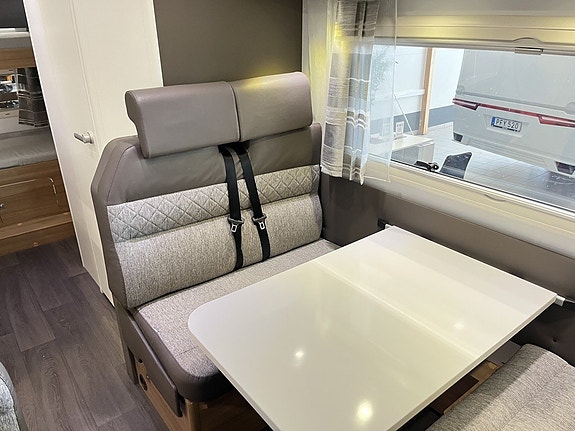 Adria CORAL XL 670 DK (Aut 150hk+Solcell+4 400kg+7 bält+Inverter) 15 of 29