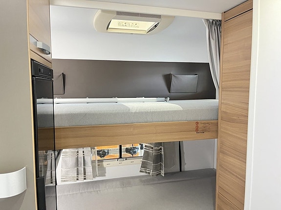 Adria CORAL XL 670 DK (Aut 150hk+Solcell+4 400kg+7 bält+Inverter) 20 of 29