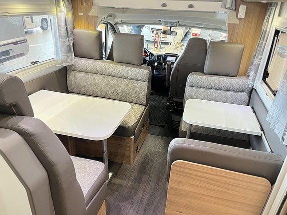 Adria CORAL XL 670 DK (Aut 150hk+Solcell+4 400kg+7 bält+Inverter) 11 of 29