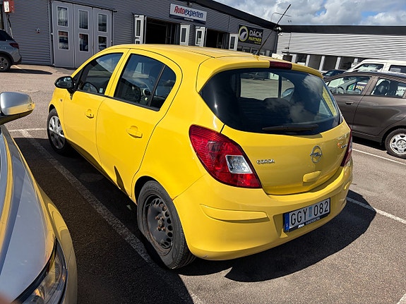 Opel Corsa 2 of 9