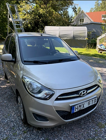 Hyundai i10 2 of 8