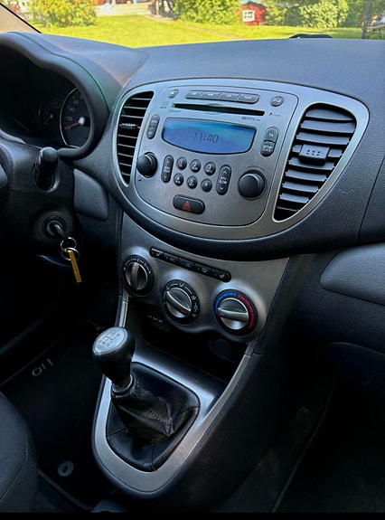 Hyundai i10 4 of 8