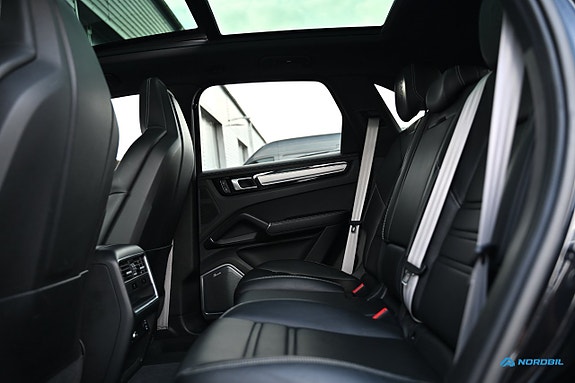 Porsche Cayenne 25 of 26