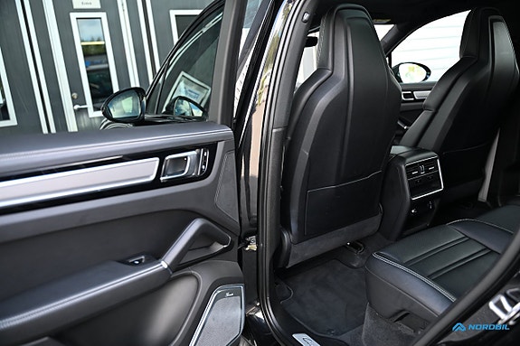 Porsche Cayenne 24 of 26