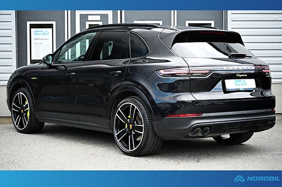 Porsche Cayenne 23 of 26