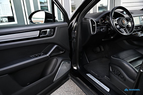 Porsche Cayenne 7 of 26
