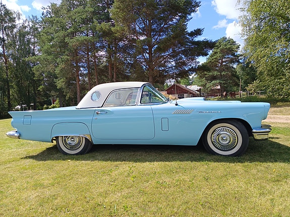 Ford Thunderbird 2 of 10