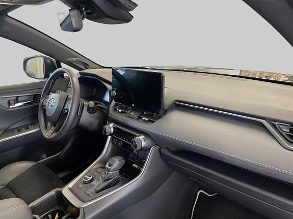 Toyota RAV4 10 of 19