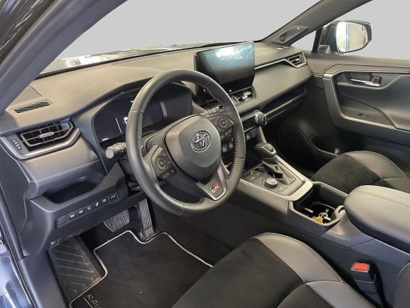 Toyota RAV4 14 of 19
