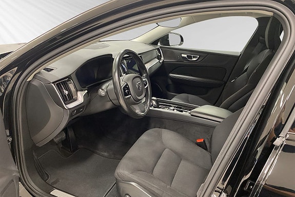 Volvo V60 Cross Country 7 of 15