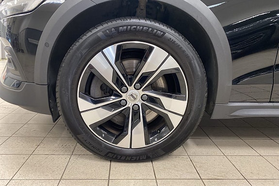 Volvo V60 Cross Country 12 of 15
