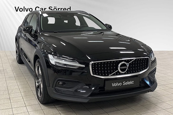 Volvo V60 Cross Country 6 of 15