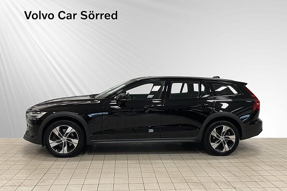 Volvo V60 Cross Country 3 of 15