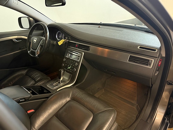 Volvo XC70 11 of 18