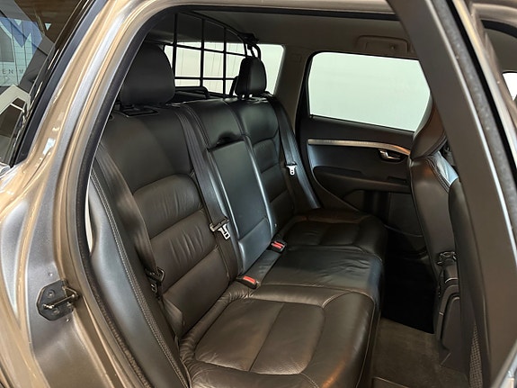 Volvo XC70 12 of 18