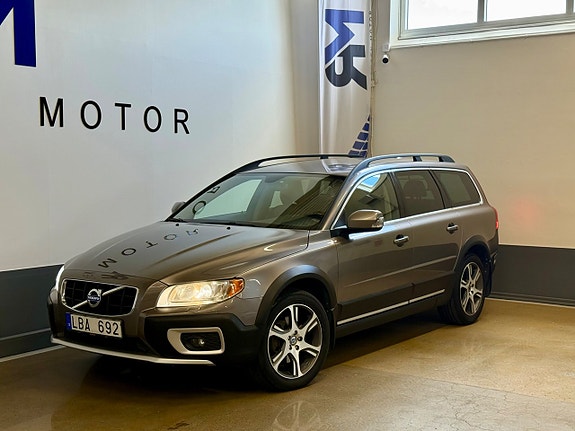 Volvo XC70 2 of 18