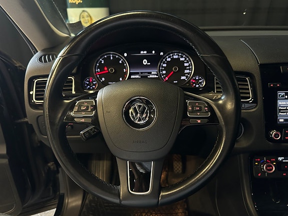 Volkswagen Touareg 12 of 24