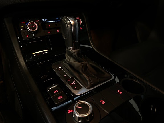 Volkswagen Touareg 16 of 24