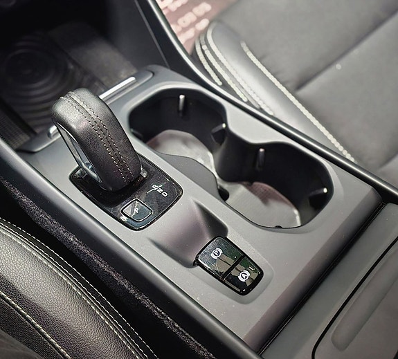 Volvo XC40 15 of 30