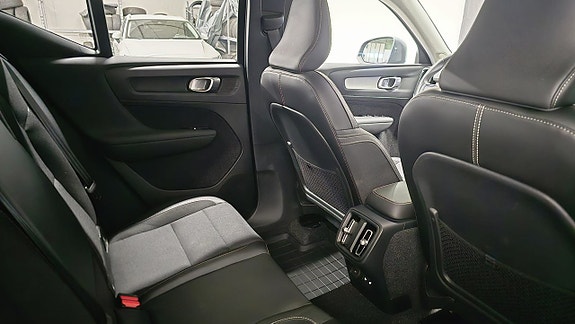 Volvo XC40 14 of 30