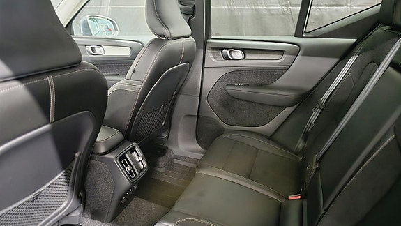 Volvo XC40 12 of 30