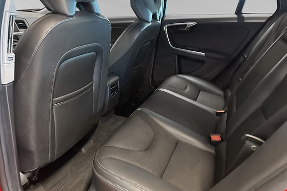 Volvo V60 Cross Country 8 of 23
