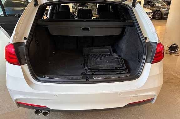 BMW 320d 16 of 20