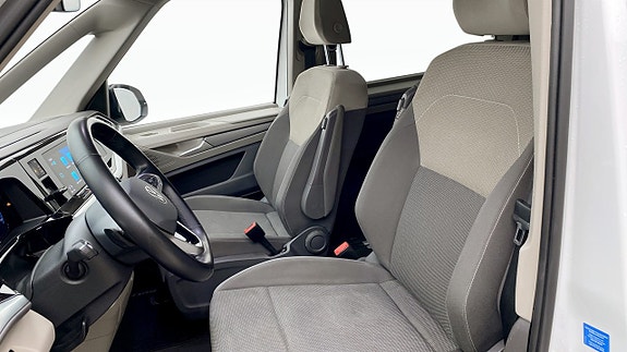Volkswagen Multivan 8 of 12
